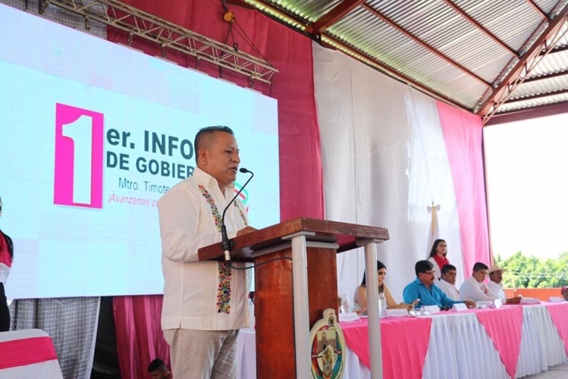 El Presidente municipal, Timoteo Arce Solís, rinde esta mañana, su Primer Informe de Gobierno, al pueblo que le otorgó el mando Constitucional.