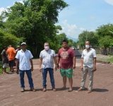 Supervisan obra de 1.3 km de concreto de asfalto en la calle principal de la comunidad de Los Capires