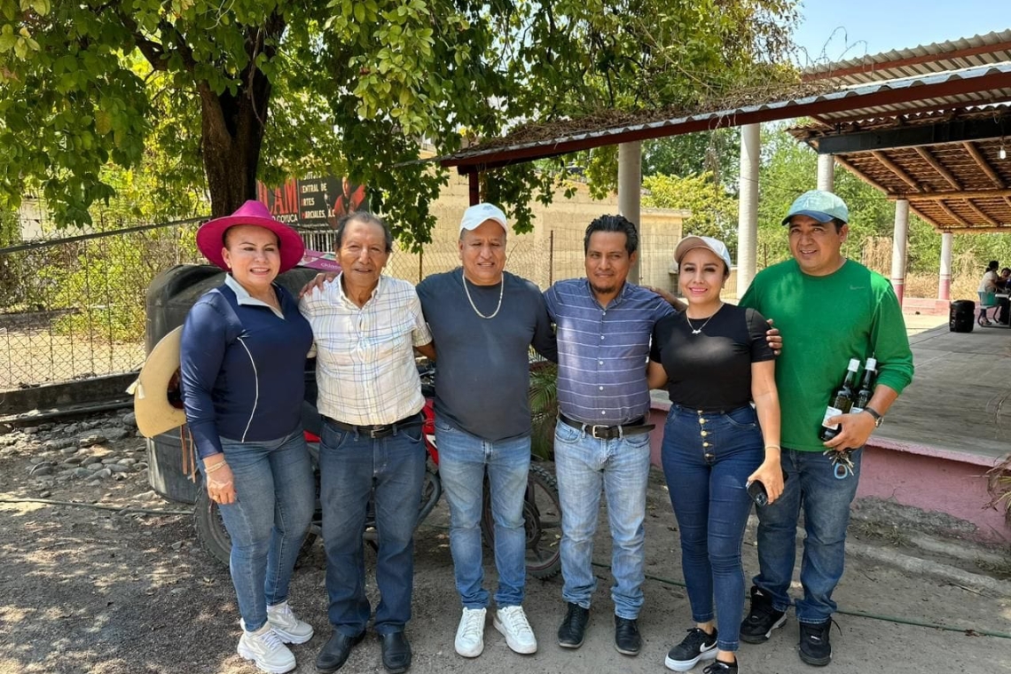 Mayte Arce Jaimes asiste al convivio que realizan los comunicadores de la Tierra Caliente